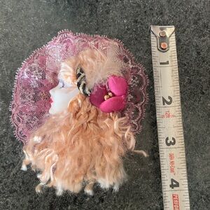 VINTAGE PORCELAIN FLAPPER BROOCH